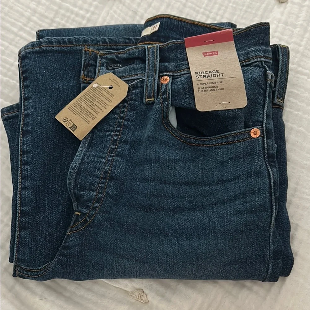 NWT Levi's Women's Ribcage straight Jeans - Picture 3 of 4